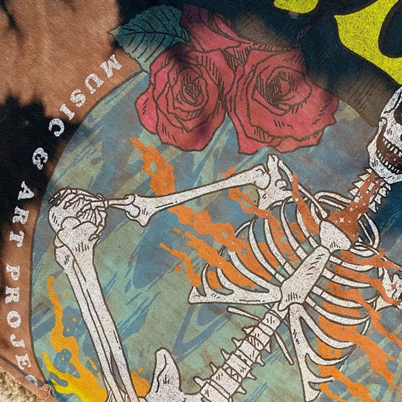 Oversized Cropped Bleach Dyed BUKU New Orleans Music & Arts Festival Tee - Picture 5 of 6